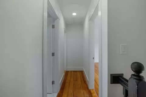 Entry Way - 39 Onset Ave, Buzzards Bay, MA 02532 photo 2 of 2