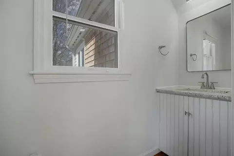 Bath - 39 Onset Ave, Buzzards Bay, MA 02532 photo 1 of 3
