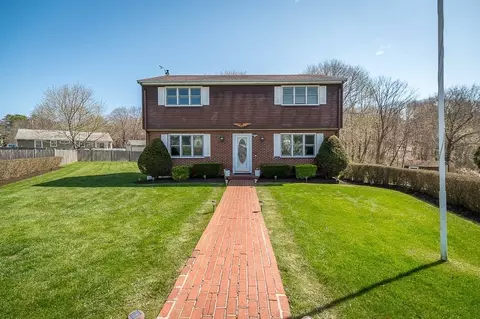 6 St Peter Ln, Gloucester, MA 01930