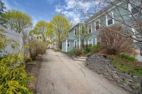 62 Market St #B, Amesbury, MA 01913