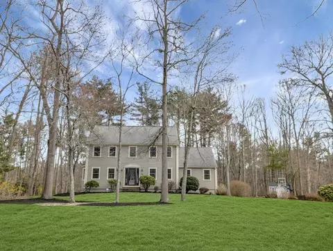 40 Deer Path Ln, Mansfield, MA 02048 photo 2