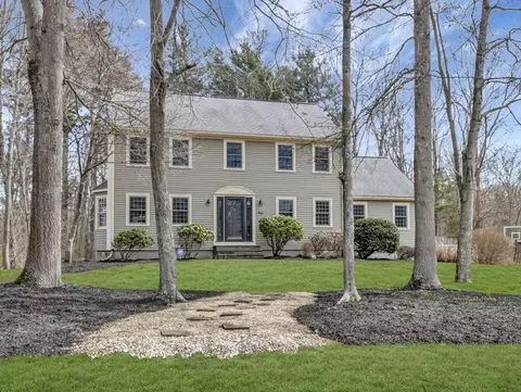 40 Deer Path Ln, Mansfield, MA 02048