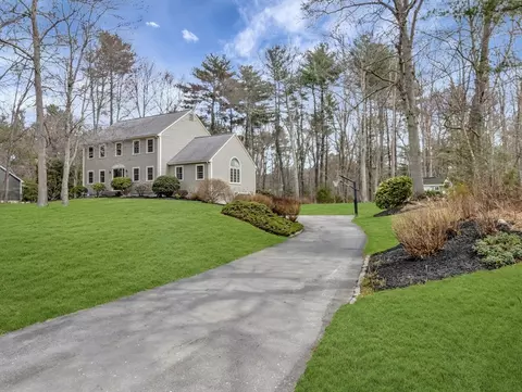 40 Deer Path Ln, Mansfield, MA 02048 photo 3