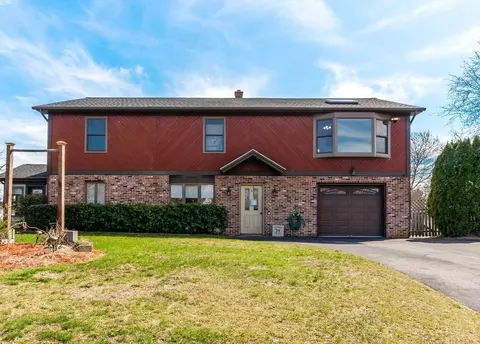 5 Daniel Ln, Swansea, MA 02777