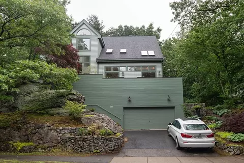 50 Bellingham Rd, Chestnut Hill, MA 02467