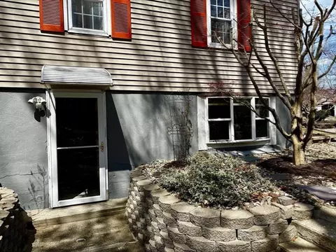 96 Clearbrook Dr, Springfield, MA 01118 photo 27