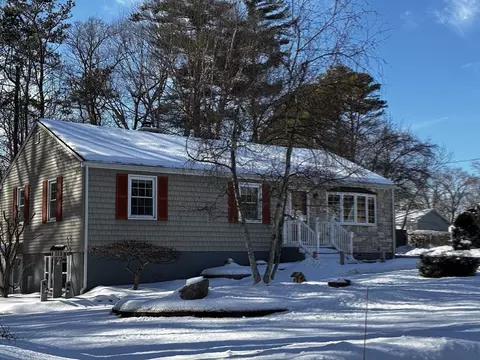 96 Clearbrook Dr, Springfield, MA 01118 photo 39