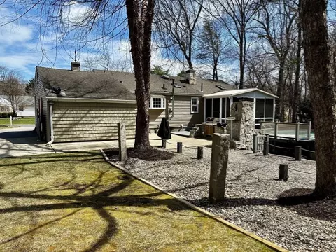96 Clearbrook Dr, Springfield, MA 01118 photo 24
