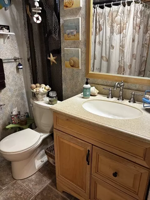 96 Clearbrook Dr, Springfield, MA 01118 photo 29
