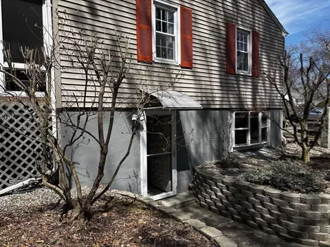 96 Clearbrook Dr, Springfield, MA 01118 photo 35