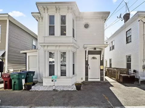 15 Harrison St, Lowell, MA 01852