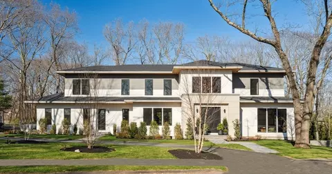 9 Bellevue Rd, Wellesley, MA 02481