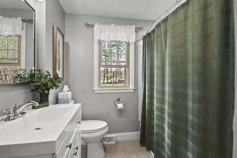 Bath - 5 Beech St, Townsend, MA 01469 photo 1 of 2