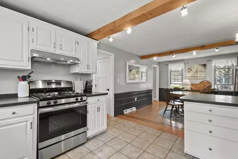 Kitchen - 5 Beech St, Townsend, MA 01469 photo 4 of 5