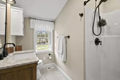 Bath - 5 Beech St, Townsend, MA 01469 photo 2 of 2