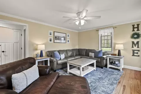 Living - 5 Beech St, Townsend, MA 01469 photo 3 of 3