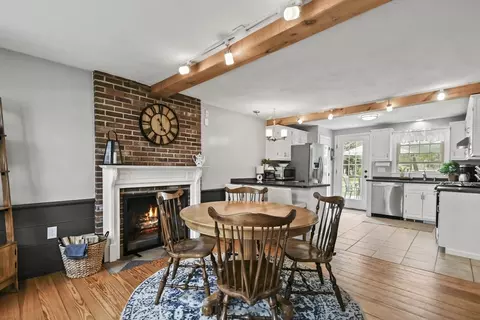 Dining - 5 Beech St, Townsend, MA 01469 photo 1 of 3