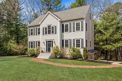 28 Priscilla Rd, Duxbury, MA 02332