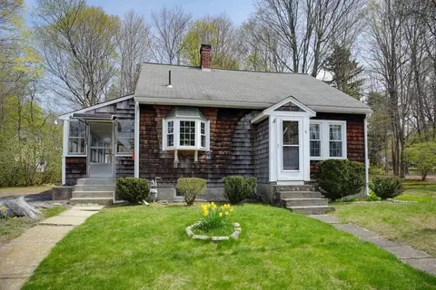 9 Claflin Pl, Hopkinton, MA 01748