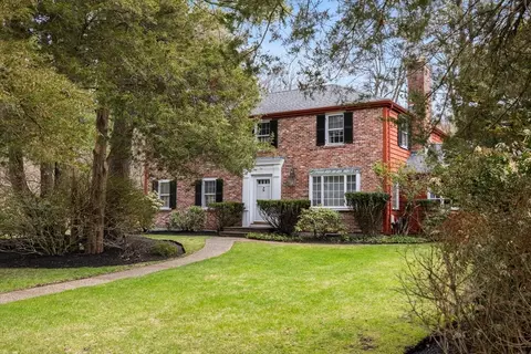 13 Townsend Rd, Lynnfield, MA 01940