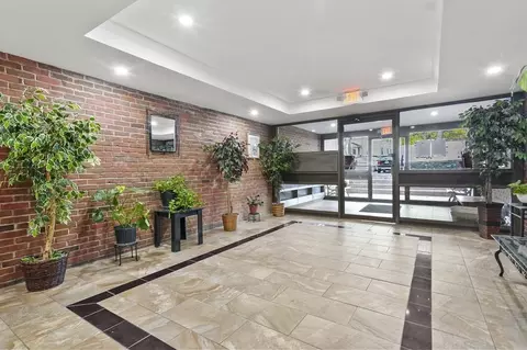 Entry Way - 881 Broadway #32, Everett, MA 02149 photo 2 of 4