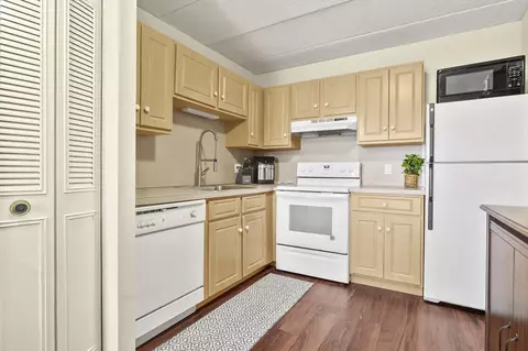 Kitchen - 881 Broadway #32, Everett, MA 02149 photo 2 of 4