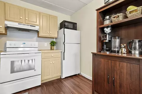 Kitchen - 881 Broadway #32, Everett, MA 02149 photo 3 of 4