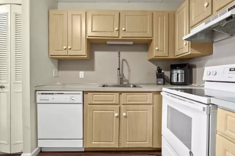 Kitchen - 881 Broadway #32, Everett, MA 02149 photo 4 of 4