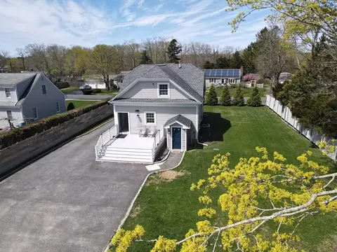 23 Old Barnstable Rd, Falmouth, MA 02536