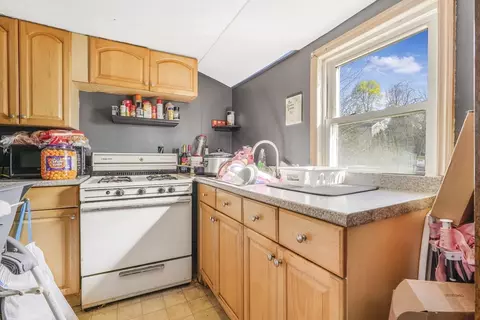 409 Crescent St, Fall River, MA 02720 photo 5