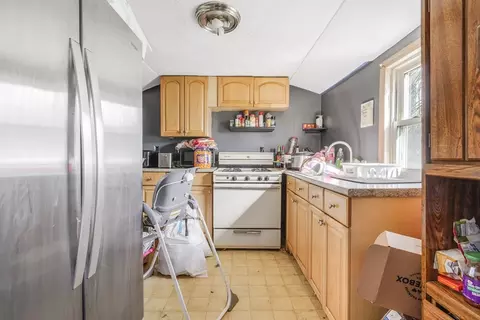409 Crescent St, Fall River, MA 02720 photo 4