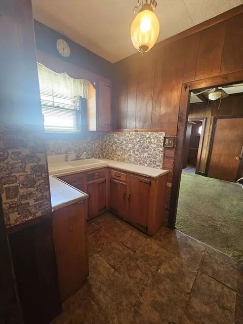 37 Smith St, Fall River, MA 02721 photo 6