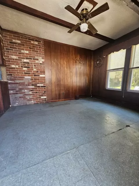 37 Smith St, Fall River, MA 02721 photo 8