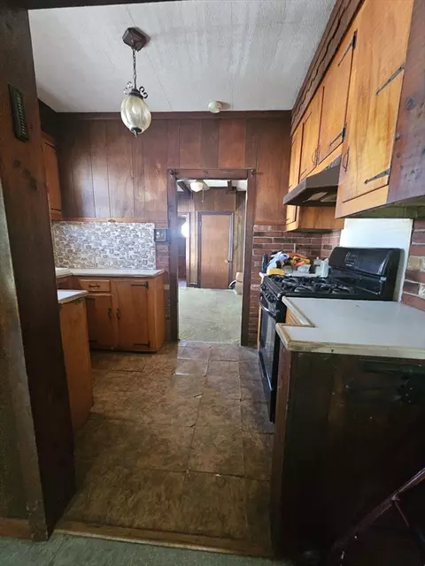 37 Smith St, Fall River, MA 02721 photo 4