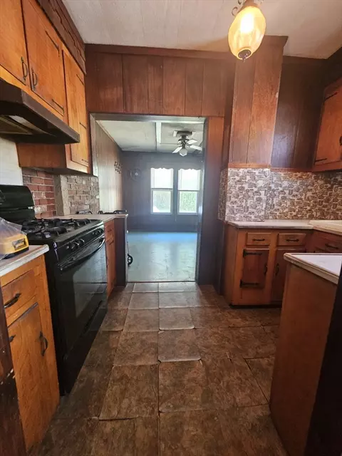 37 Smith St, Fall River, MA 02721 photo 7