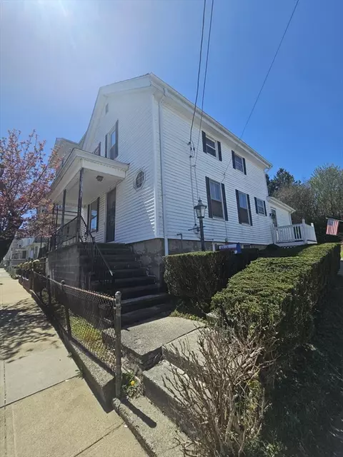 37 Smith St, Fall River, MA 02721