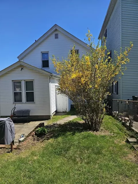 37 Smith St, Fall River, MA 02721 photo 3