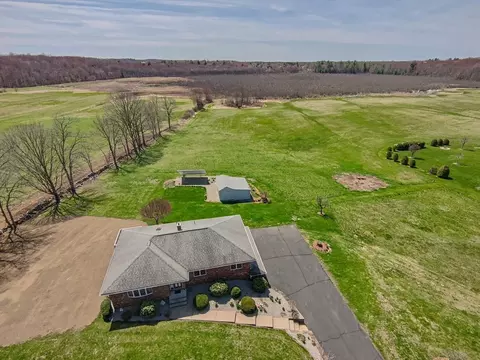 62 Truby St, Granby, MA 01033