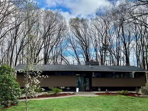 9 Hampton Ln, Andover, MA 01810