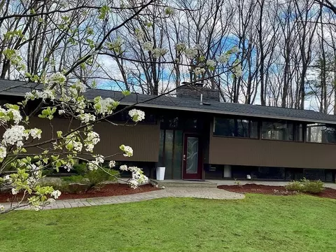 9 Hampton Ln, Andover, MA 01810 photo 2
