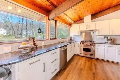 9 Hampton Ln, Andover, MA 01810 photo 12