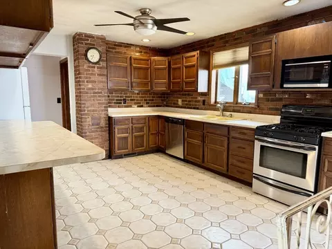 25 Hatch St, Everett, MA 02149 photo 3