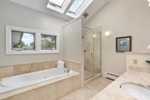 Bath - 7 Peter Cir, Marblehead, MA 01945 photo 1 of 5