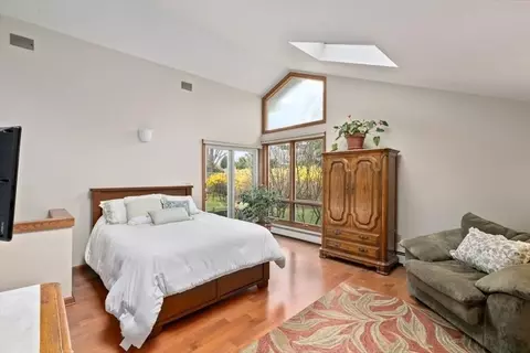 Bedroom - 7 Peter Cir, Marblehead, MA 01945 photo 2 of 8