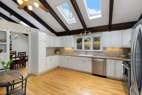 Kitchen - 7 Peter Cir, Marblehead, MA 01945 photo 1 of 4