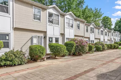 2 Howe Ter #11, Boston, MA 02125