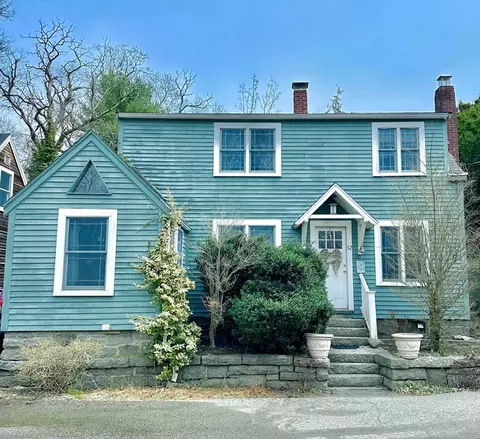 12 Hutchins Ct, Gloucester, MA 01930