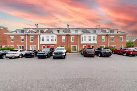 148 Quincy Shore Dr #46, Quincy, MA 02171