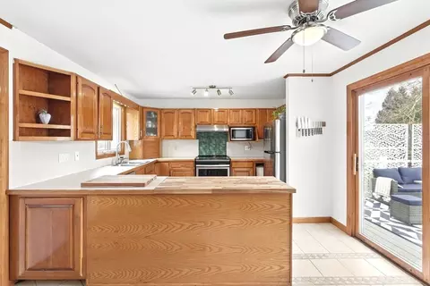 16 Pomeroy Meadow Rd, Easthampton, MA 01027 photo 9