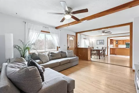 16 Pomeroy Meadow Rd, Easthampton, MA 01027 photo 2